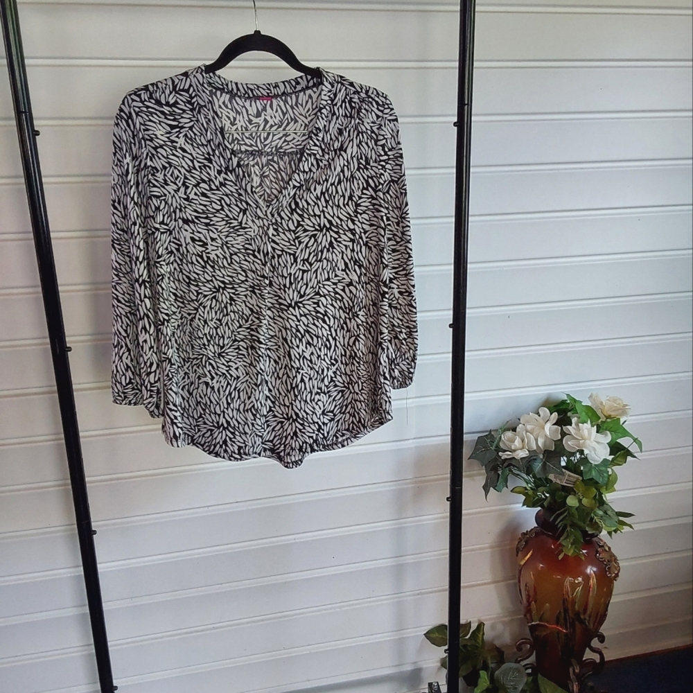 Vince Camuto Black and White Relaxed Blouse